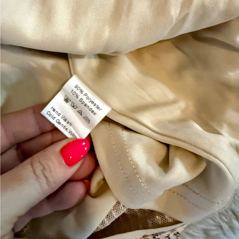 Genhoo Gold Sequin Flutter Sleeve Top – Size Large - Picture 6 of 6